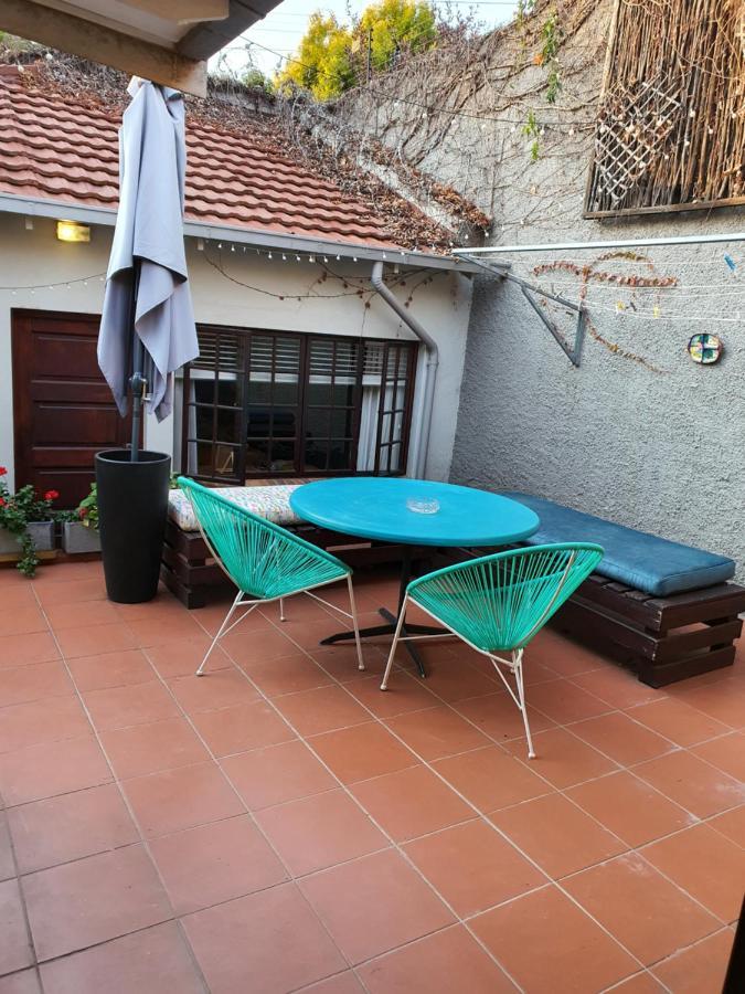 Happy Colourful Cottage Johannesburg Exterior photo